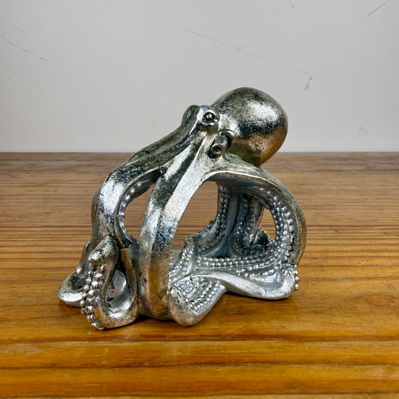 Set of 4 Silver Octopus Napkin Rings | Coastal Resin Sculpted Design | Nautical - Picture 14 of 15